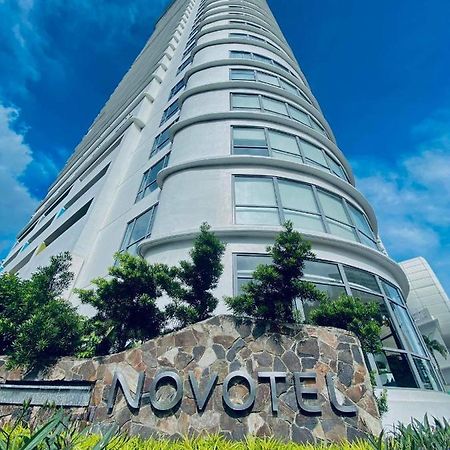 Novotel, Acqua Private Residences Manila Exterior foto